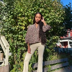 A Bronze Age floral blouse, M